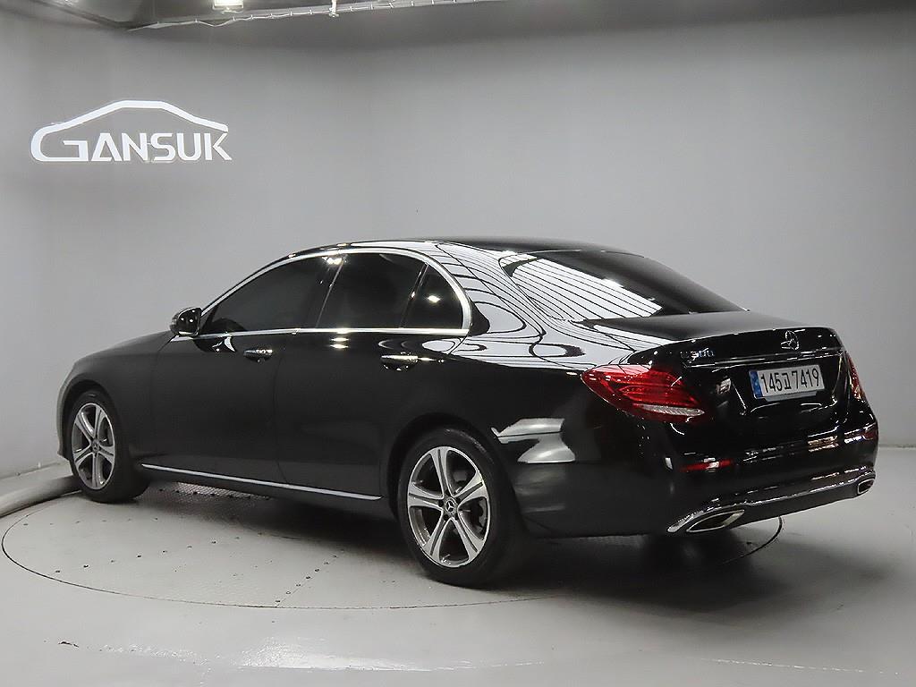 Mercedes Benz E class - Vista 5