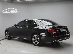 Mercedes Benz E class - Vista 6