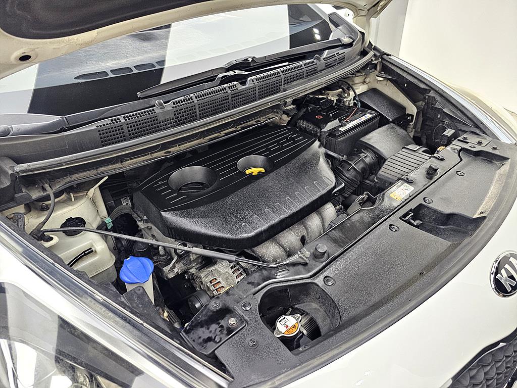 KIA Carens - Vista 6