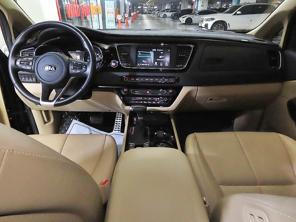 KIA Carnival - Vista 10