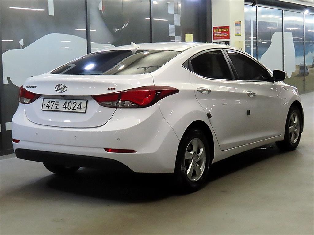 HYUNDAI Avante - Vista 4