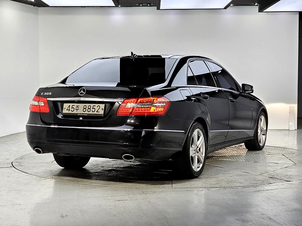 Mercedes Benz E class - Vista 4