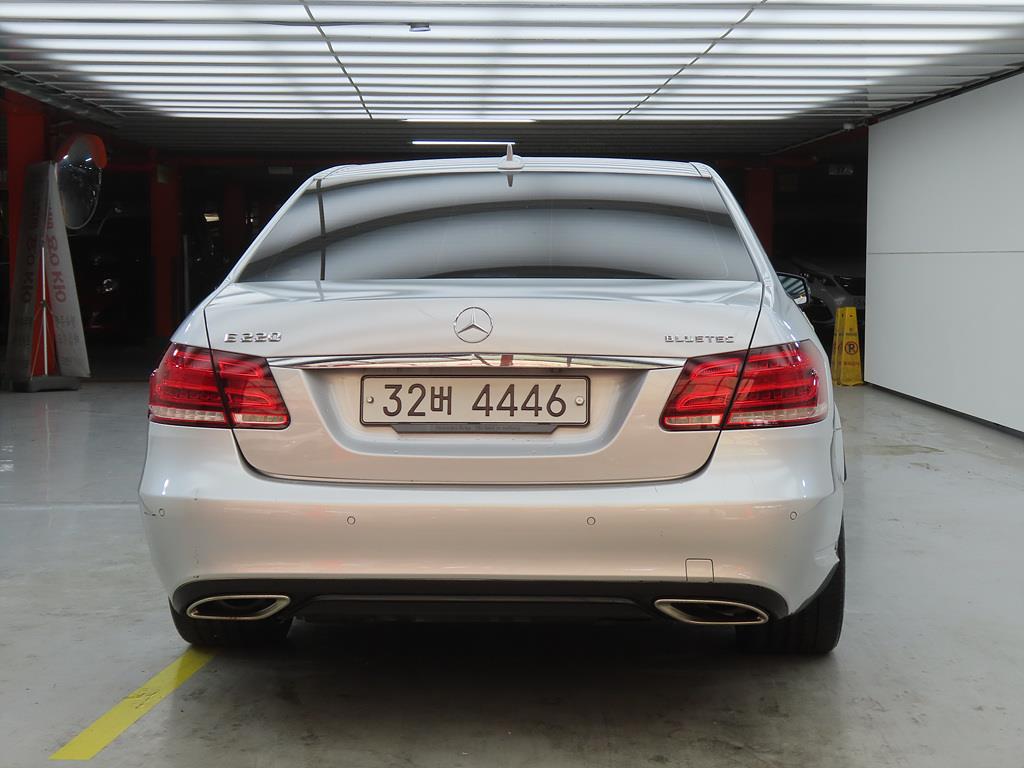 Mercedes Benz E class - Vista 3