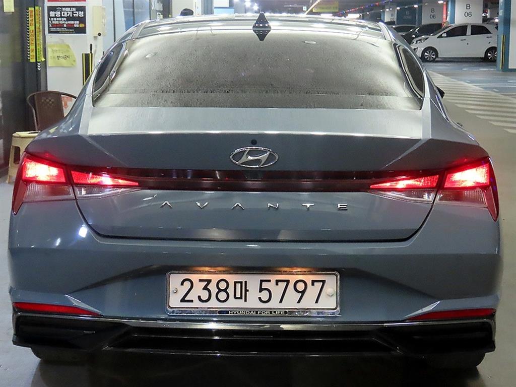 HYUNDAI Avante - Vista 5