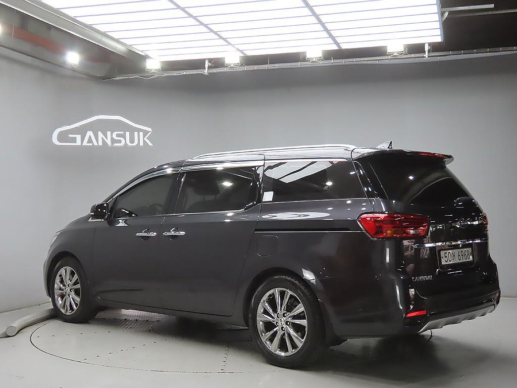 KIA Carnival - Vista 5