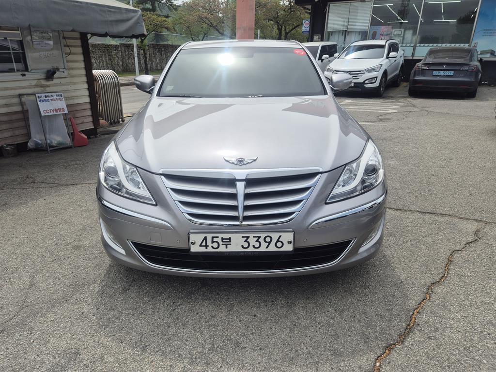 HYUNDAI Genesis - Vista 2