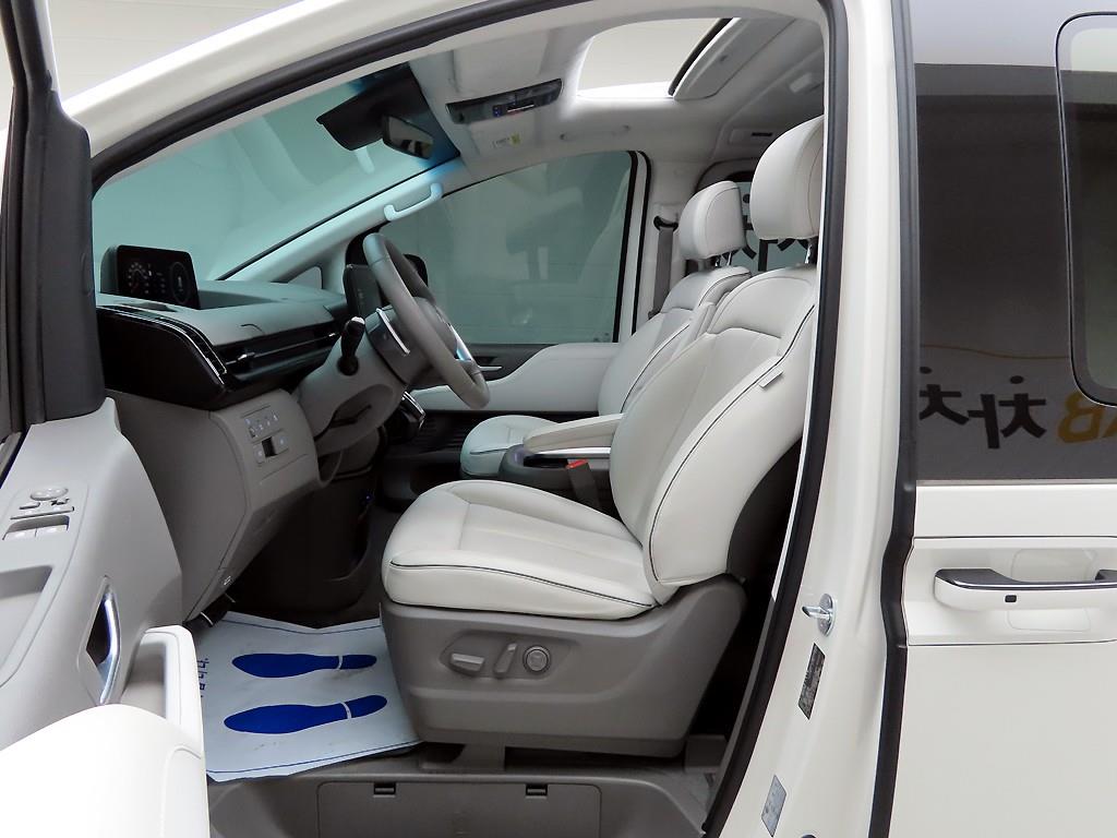 HYUNDAI Staria - Vista 12