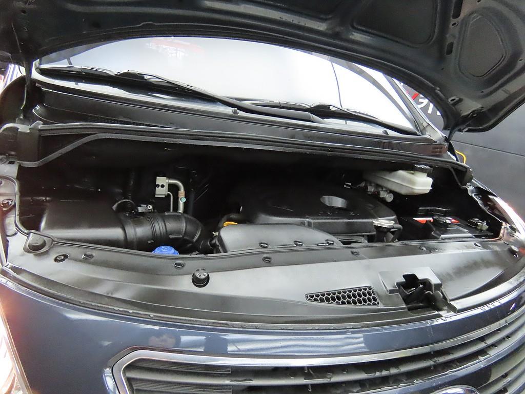 HYUNDAI Starex - Vista 5