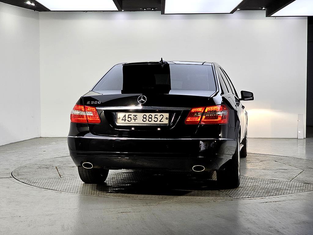 Mercedes Benz E class - Vista 3