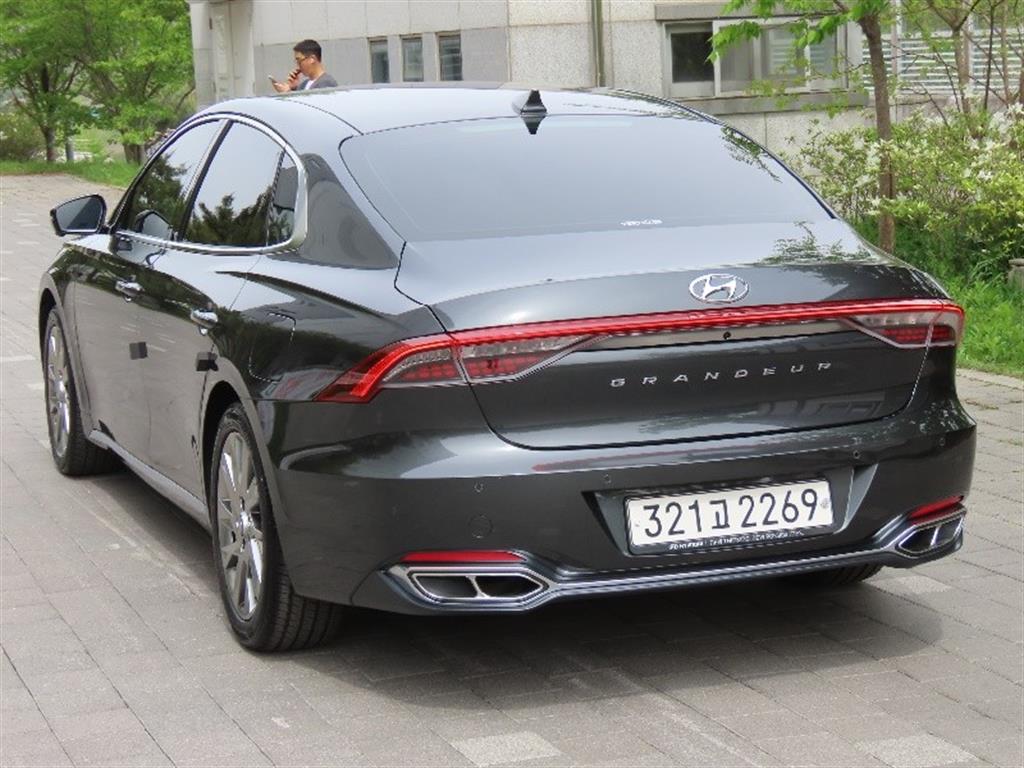 HYUNDAI Grandeur - Vista 7