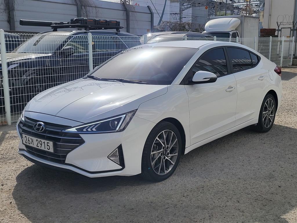 HYUNDAI Avante - Vista 2