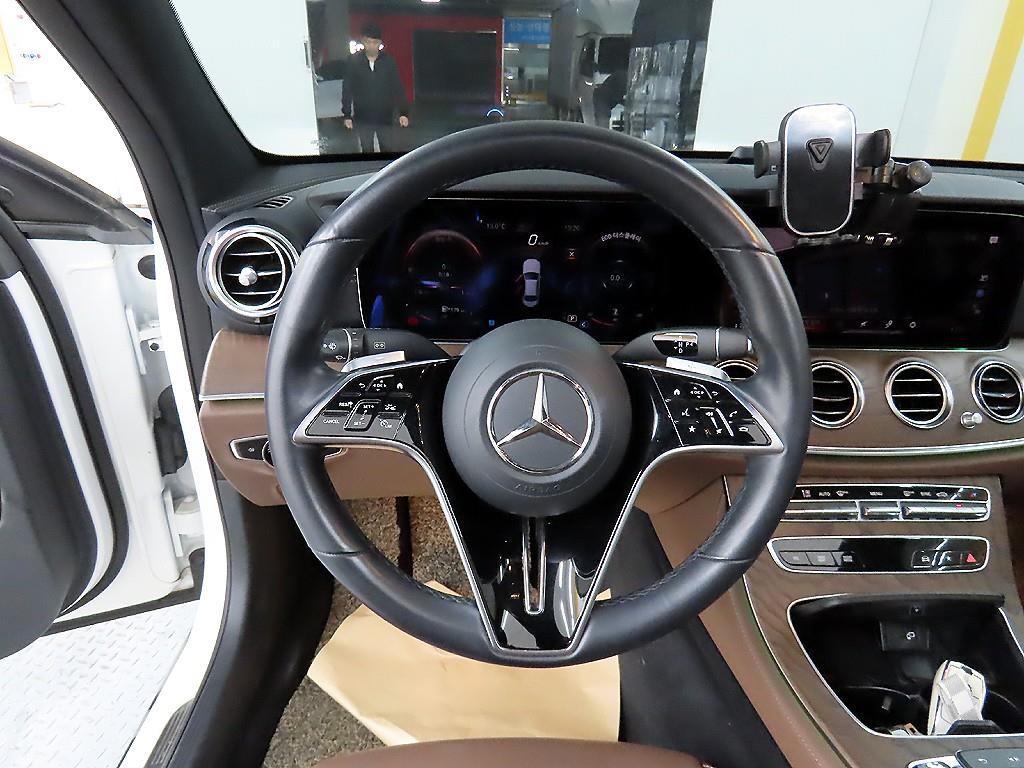 Mercedes Benz E class - Vista 9