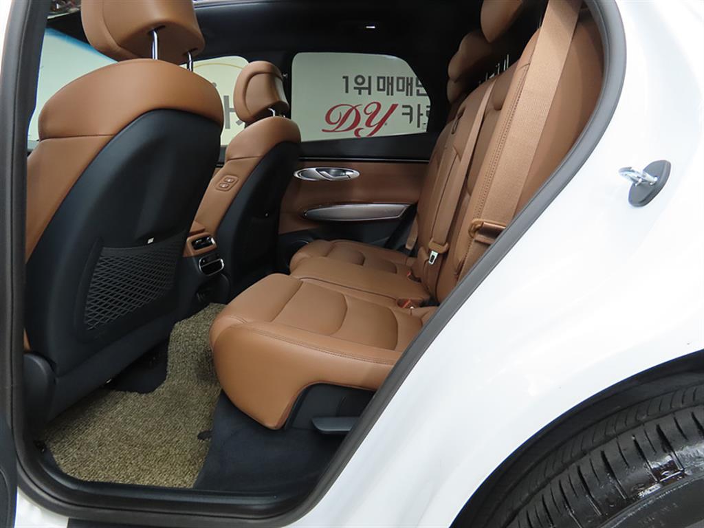 Genesis GV70 - Vista 6