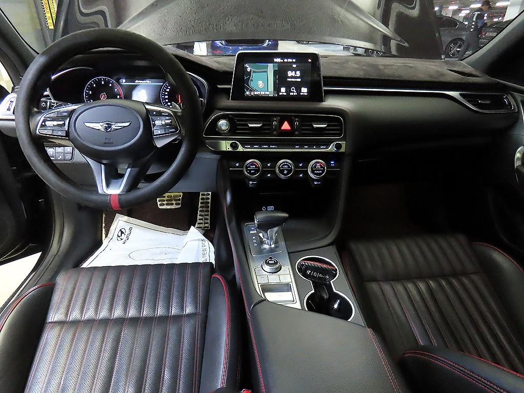 Genesis G70 - Vista 10