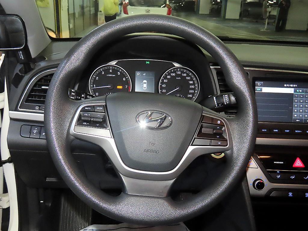 HYUNDAI Avante - Vista 8