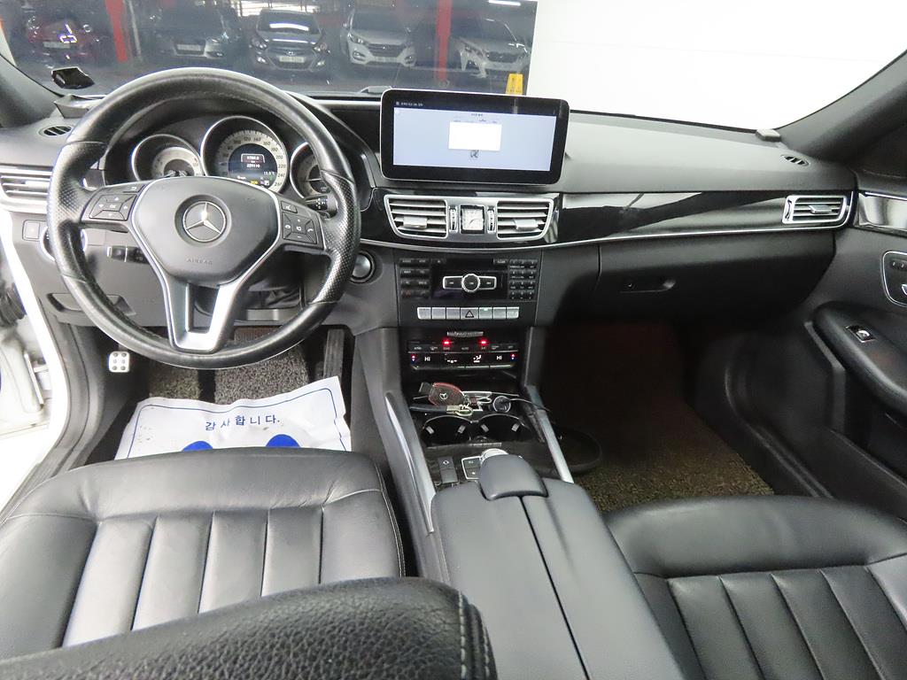 Mercedes Benz E class - Vista 7