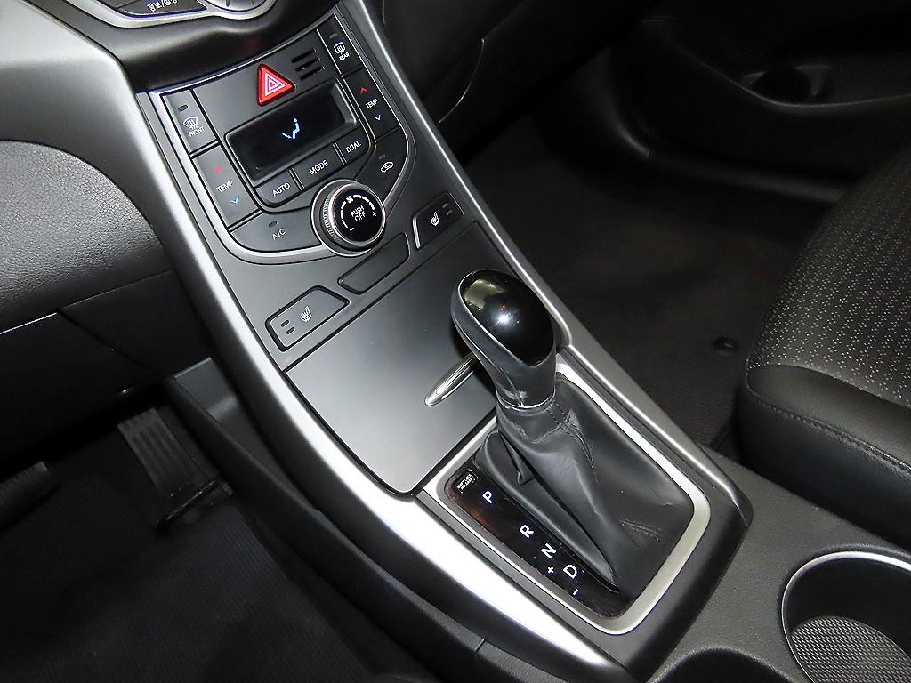 HYUNDAI Avante - Vista 12