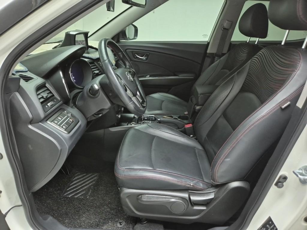 Ssangyong Tivoli 2016 Blanco - Importación desde Corea - HF Imports Iquique - Foto 17