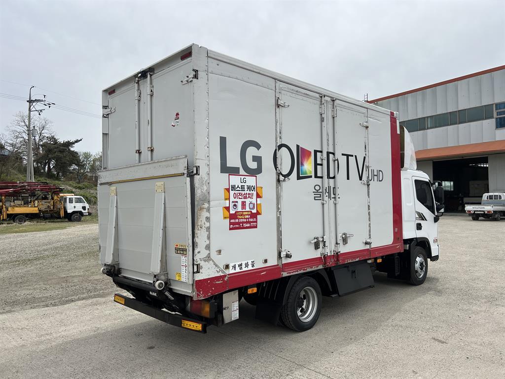 medium and large cargo truck - Vista 5