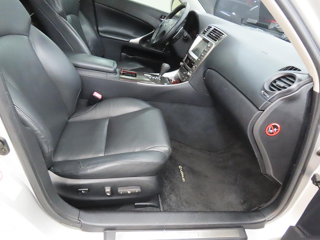 Lexus IS - Vista 8