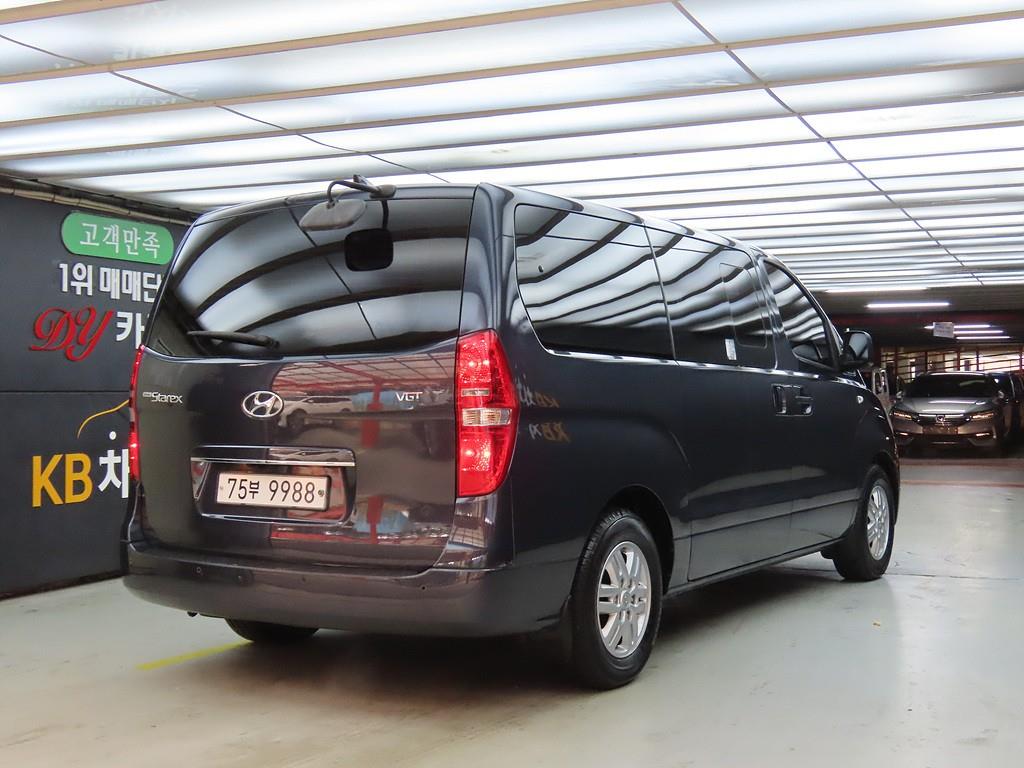 HYUNDAI Starex - Vista 4