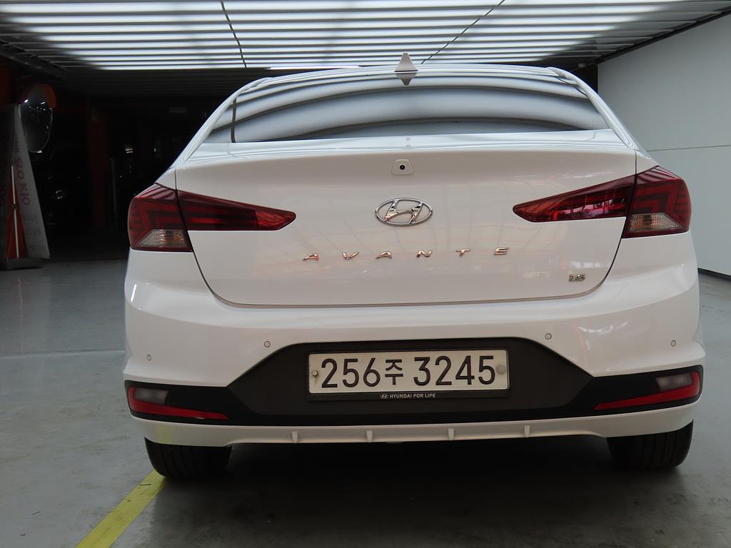 HYUNDAI Avante - Vista 4