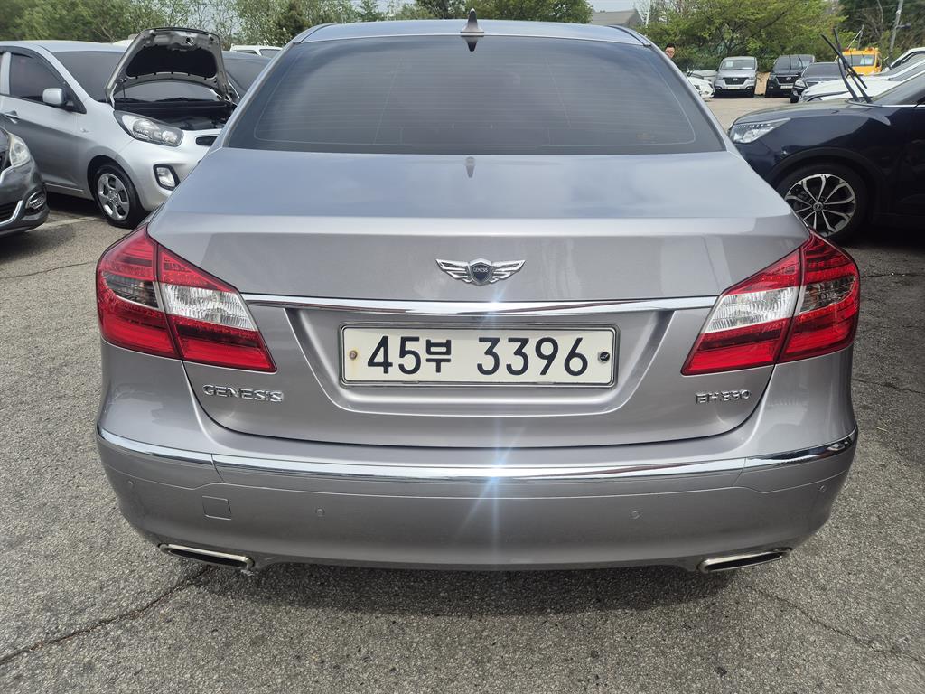 HYUNDAI Genesis - Vista 6