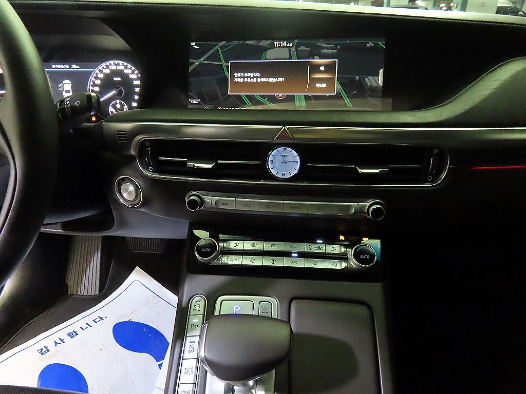 Genesis G90 - Vista 11