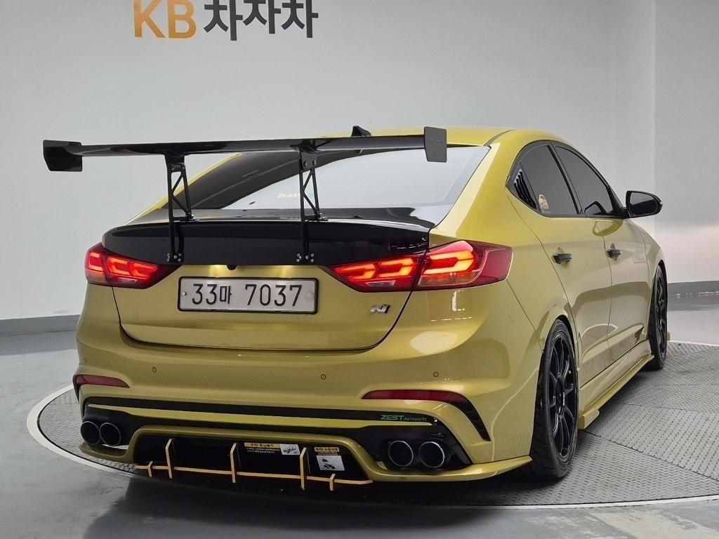 HYUNDAI Avante - Vista 3