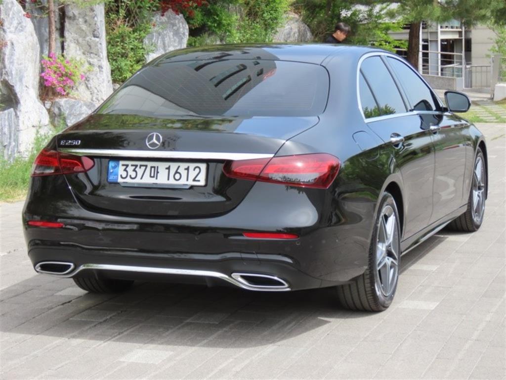 Mercedes Benz E class - Vista 5