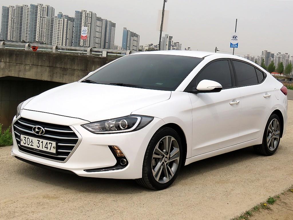HYUNDAI Avante - Vista 2