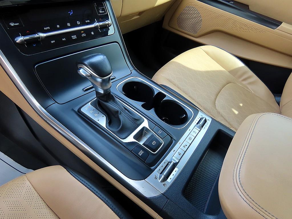 KIA Carnival - Vista 11