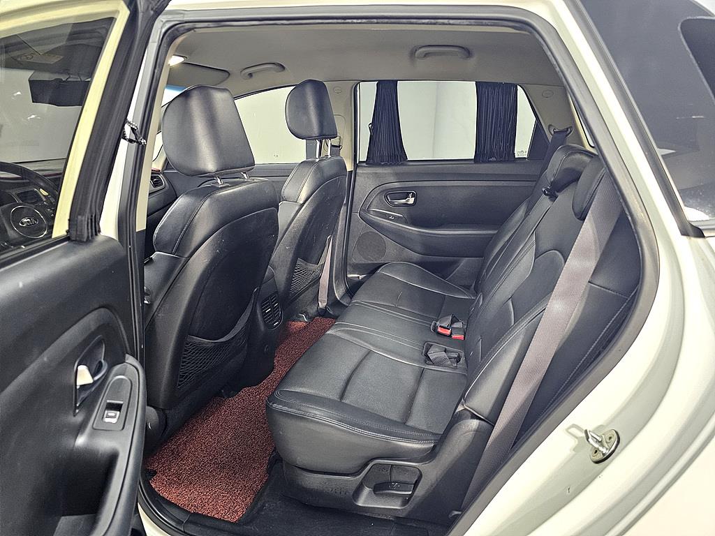 KIA Carens - Vista 9
