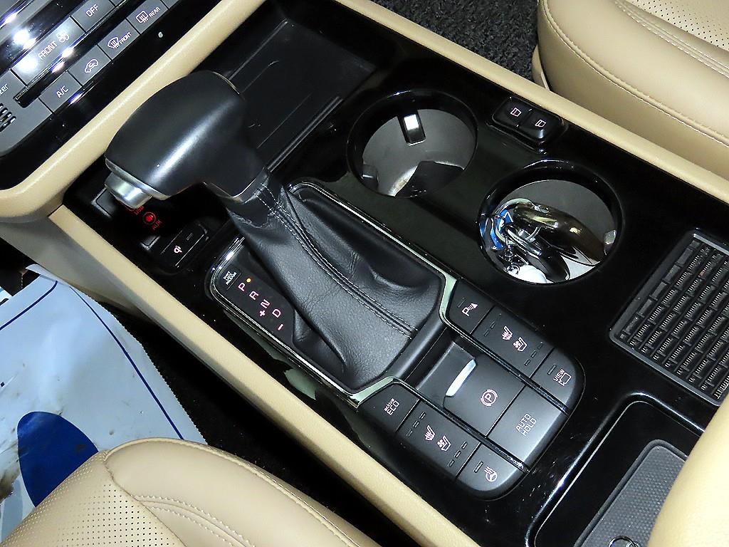 KIA Carnival - Vista 12