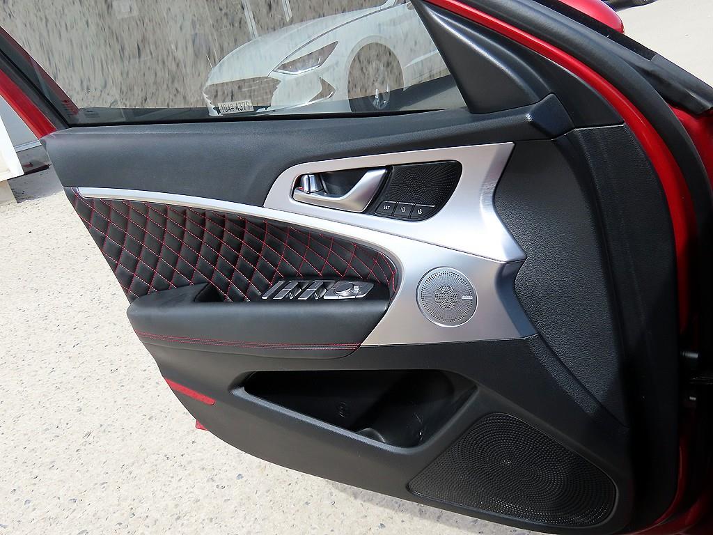 Genesis G70 - Vista 12