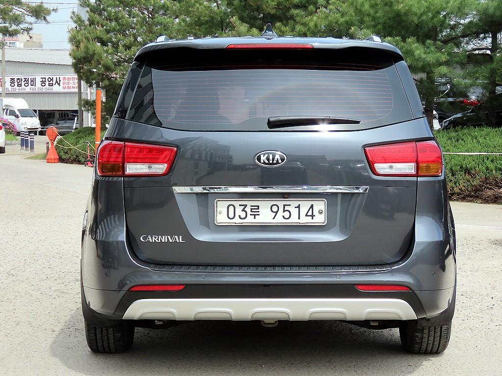 KIA Carnival - Vista 4