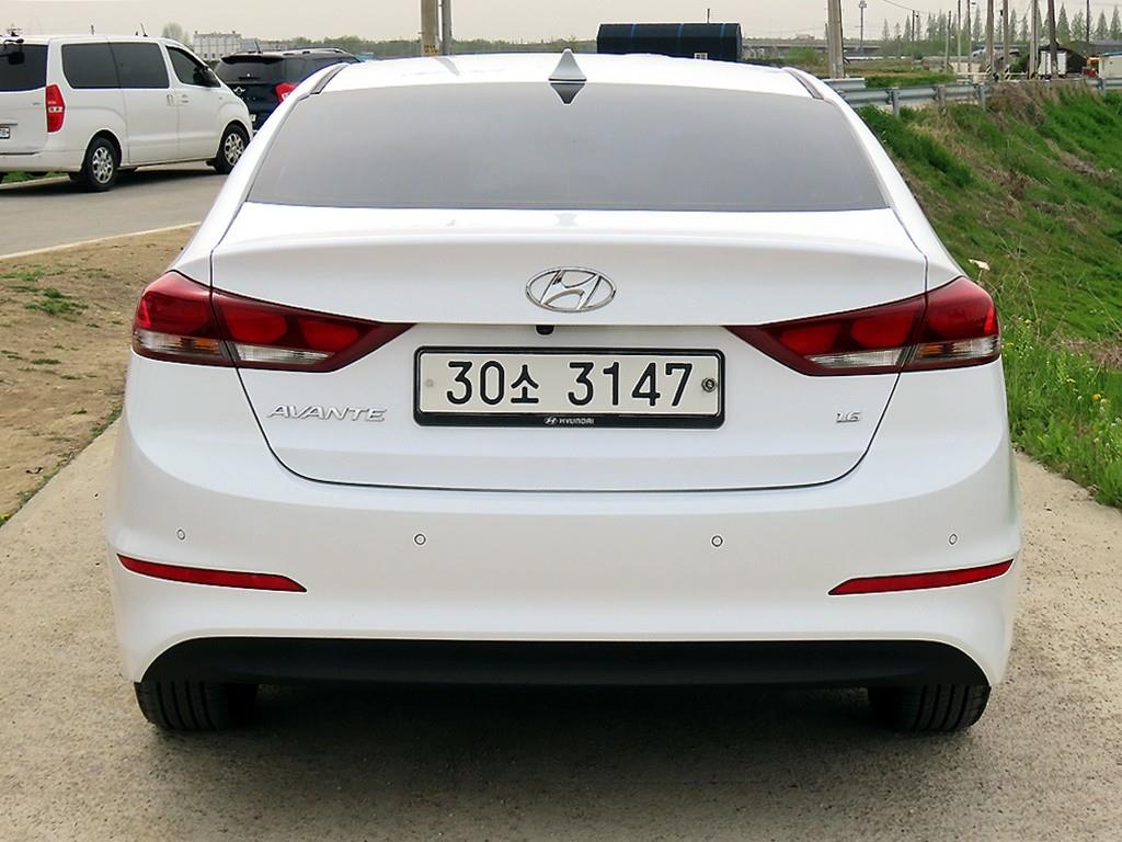 HYUNDAI Avante - Vista 4