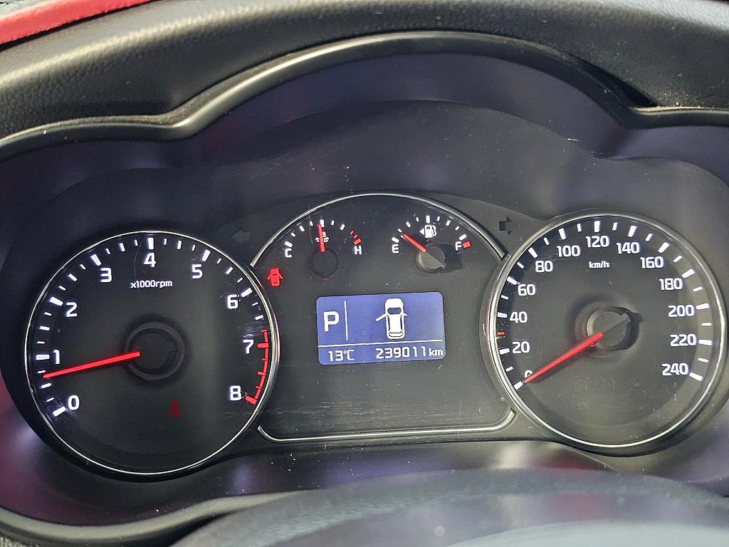 KIA Carens - Vista 7