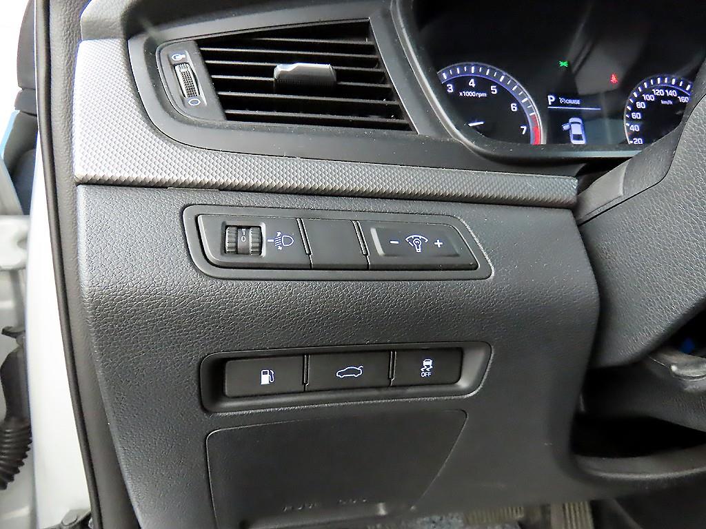 HYUNDAI Sonata - Vista 12