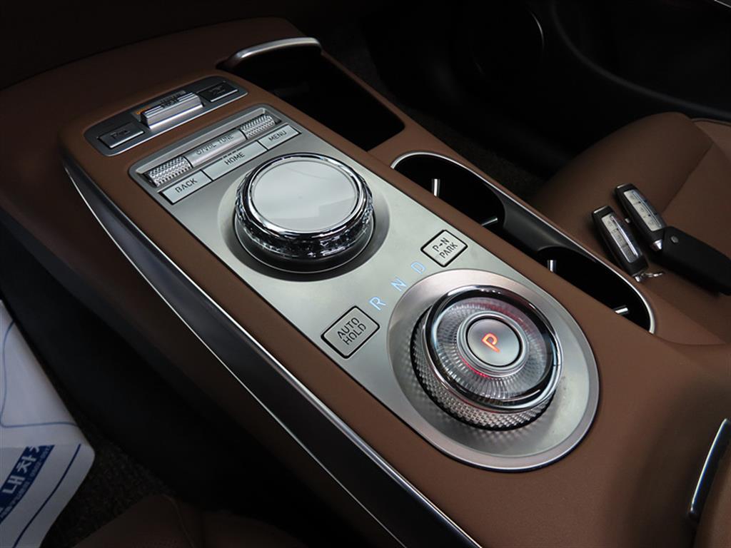 Genesis GV70 - Vista 9