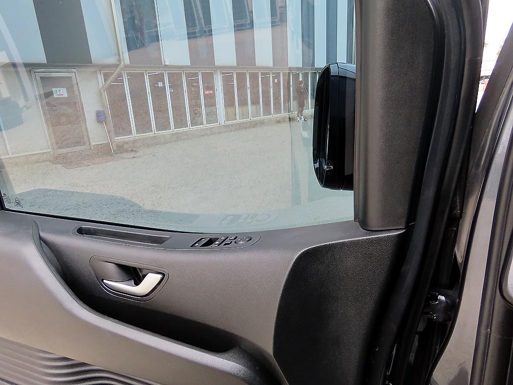 HYUNDAI Staria - Vista 11