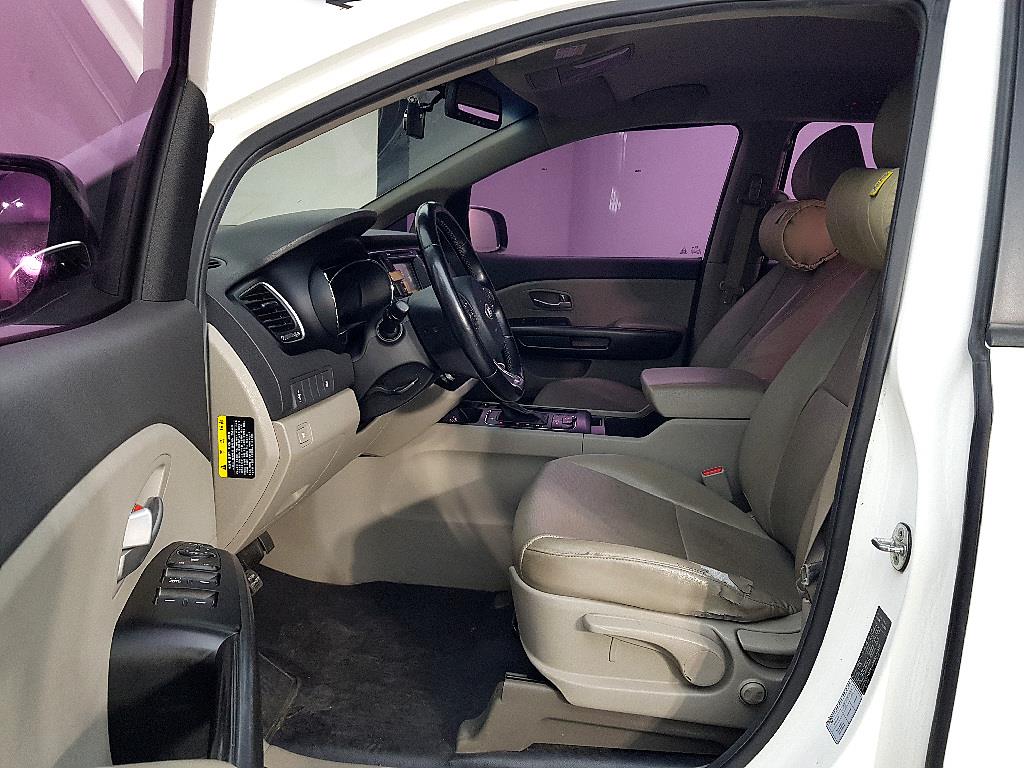 KIA Carnival - Vista 8