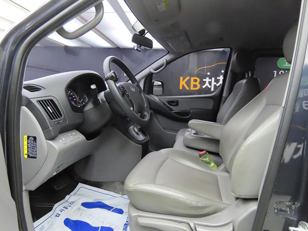 HYUNDAI Starex - Vista 8