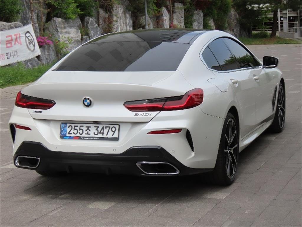 BMW 8 Series - Vista 5