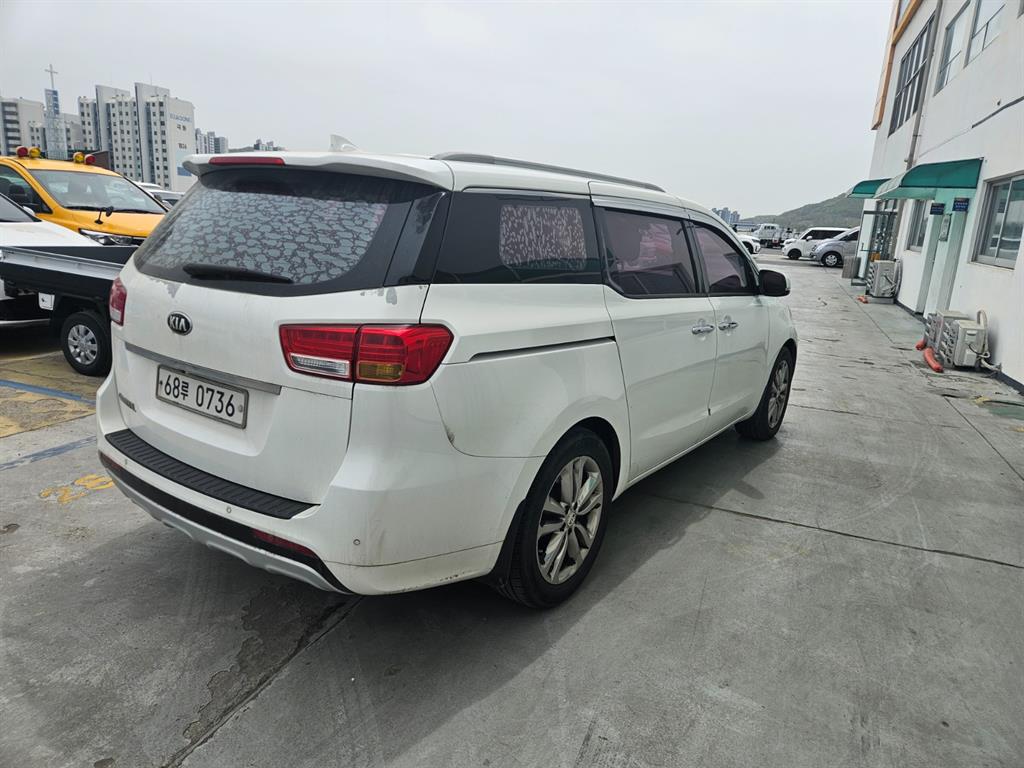KIA Carnival - Vista 3