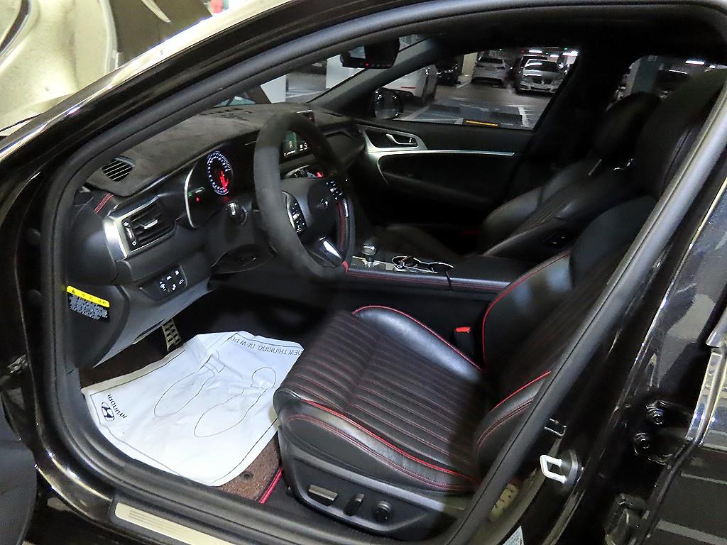 Genesis G70 - Vista 6