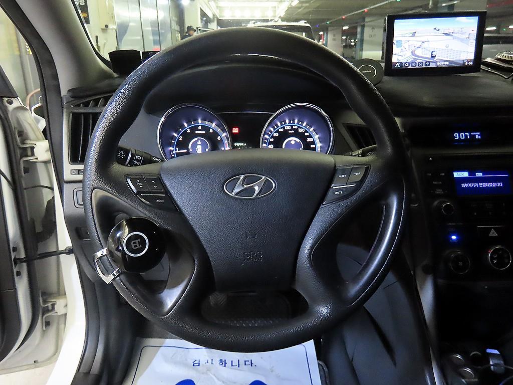 HYUNDAI Sonata - Vista 8