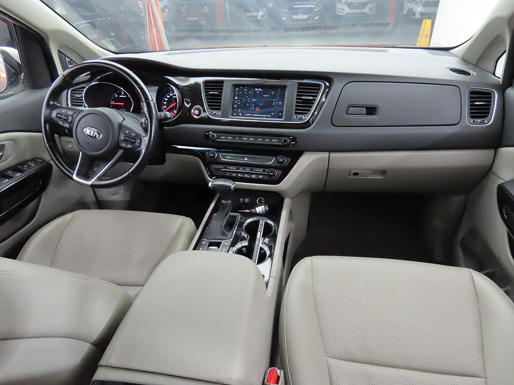 KIA Carnival - Vista 5