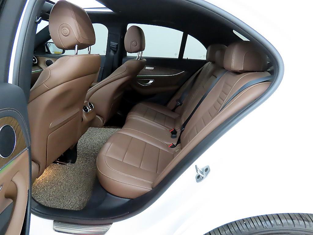 Mercedes Benz E class - Vista 6