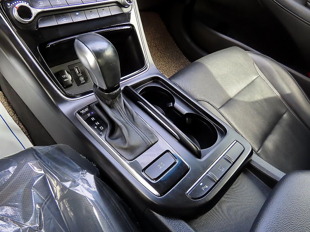 HYUNDAI Grandeur - Vista 10